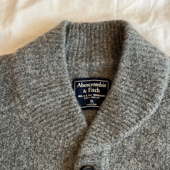 Abercrombie & Fitch Cardigan - Picture 3 of 5